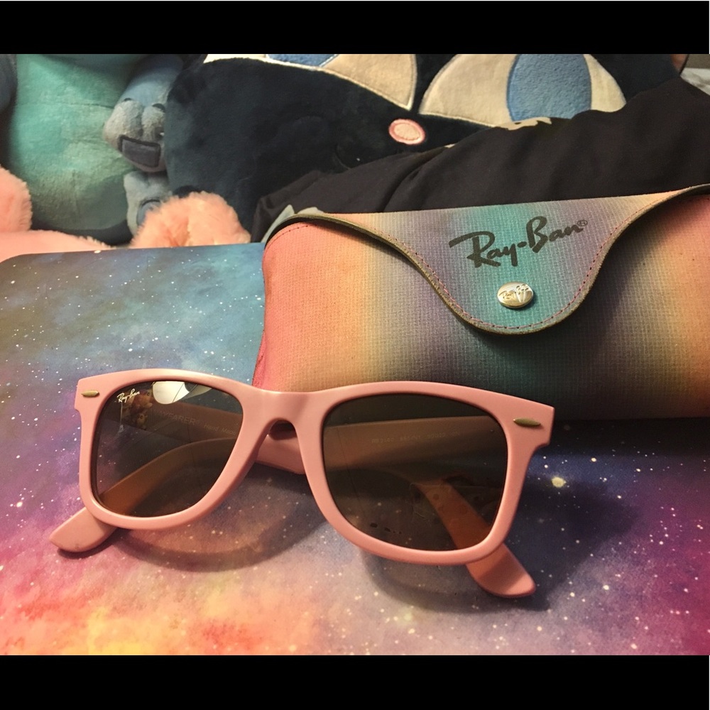 💕☀️ Ray-Ban Pink Wayfarer Sunglasses ☀️💕